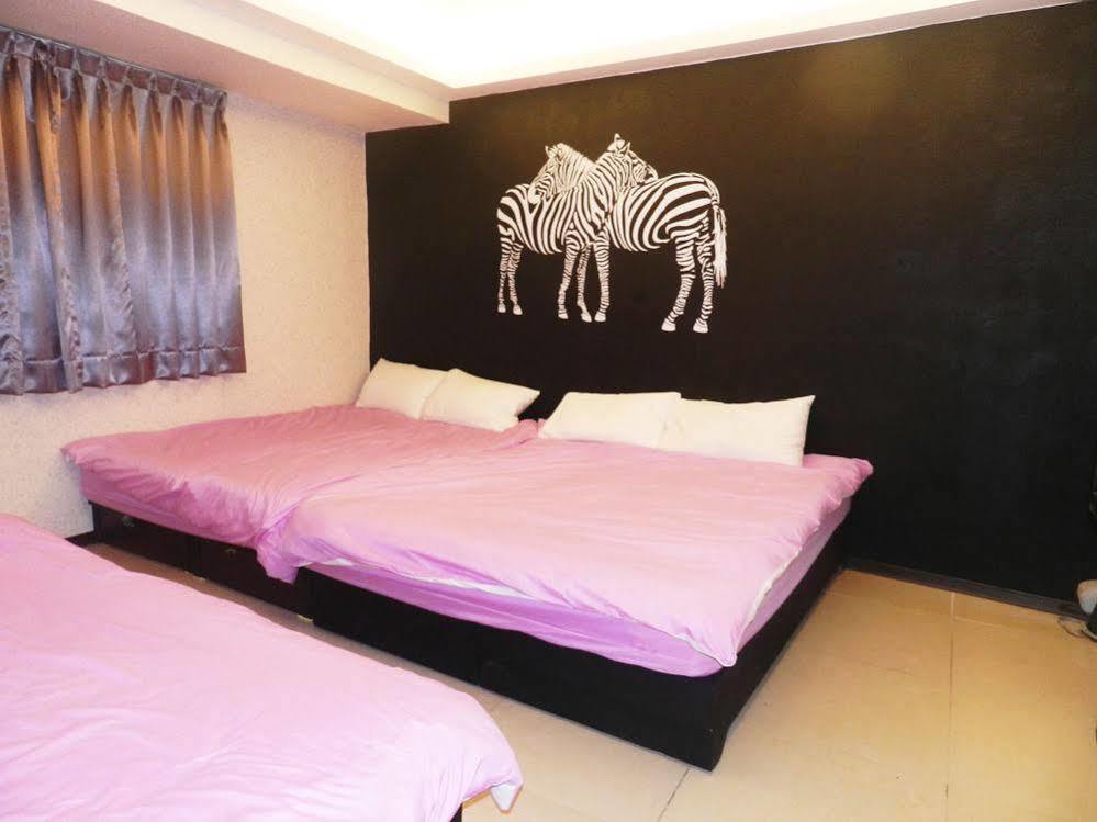 Hostel Feng Chia House Taichung Exterior foto