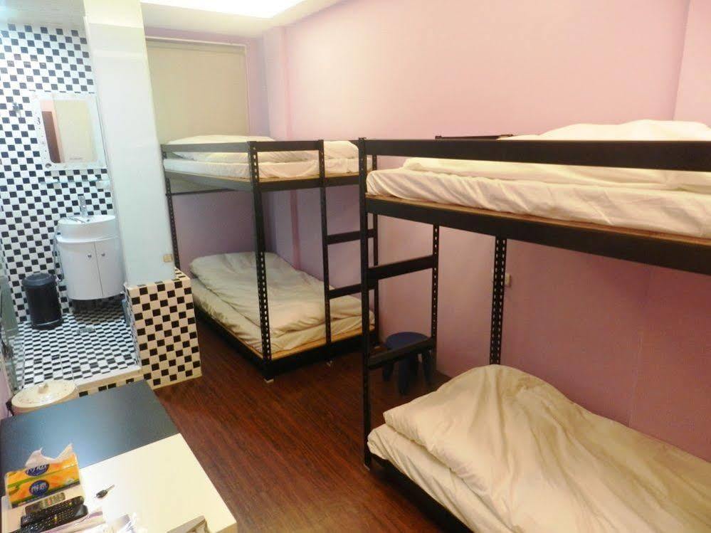 Hostel Feng Chia House Taichung Exterior foto