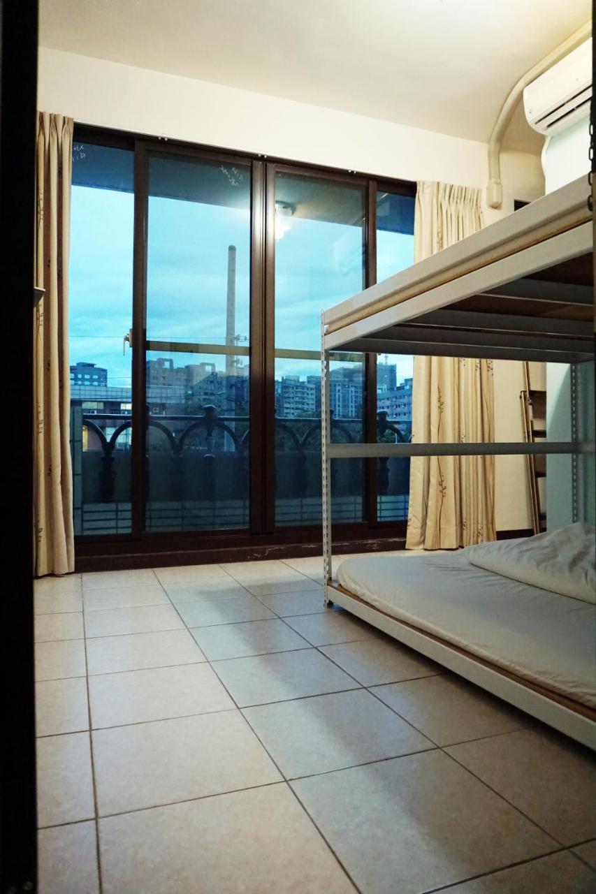 Hostel Feng Chia House Taichung Exterior foto