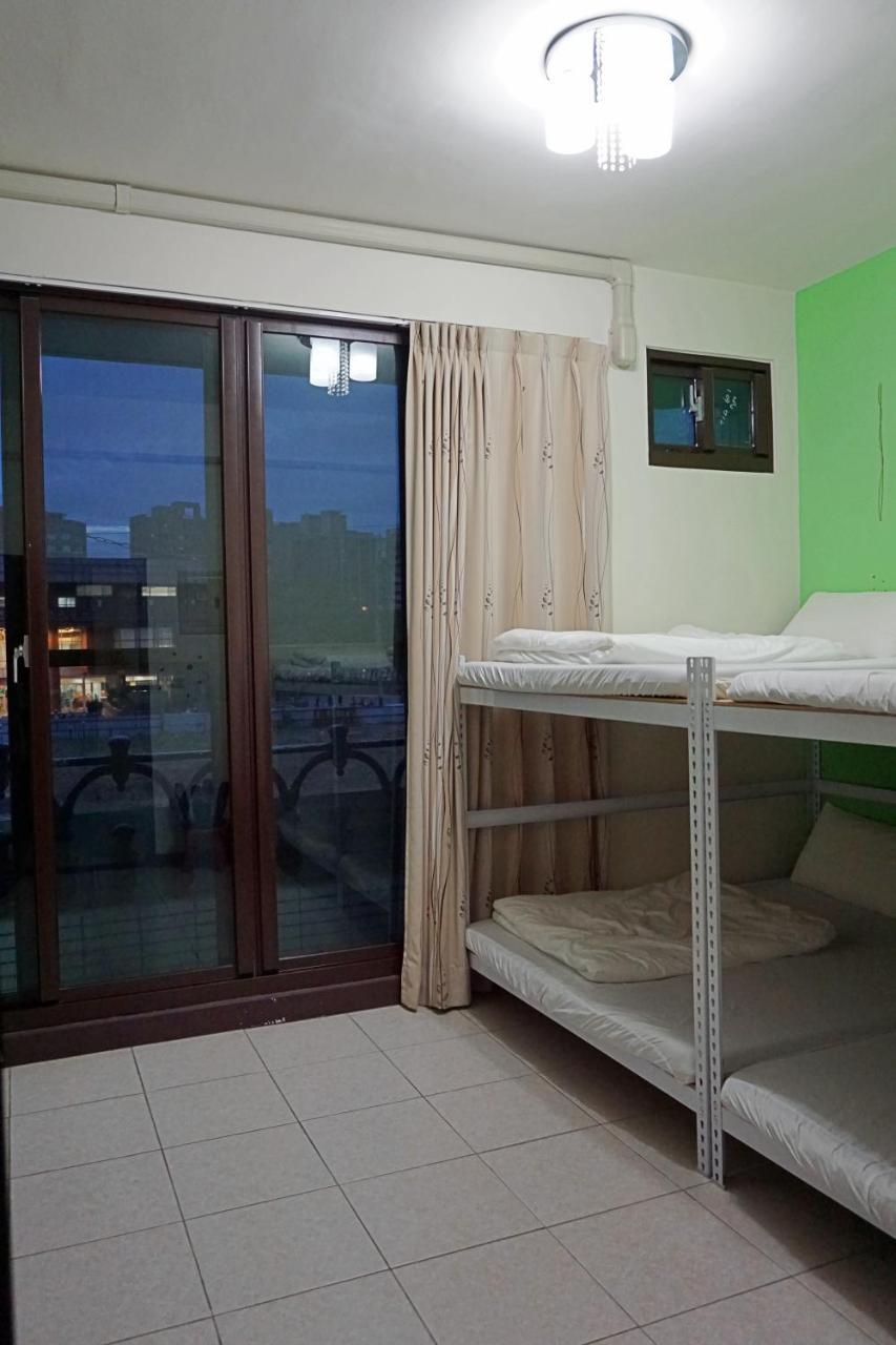 Hostel Feng Chia House Taichung Exterior foto